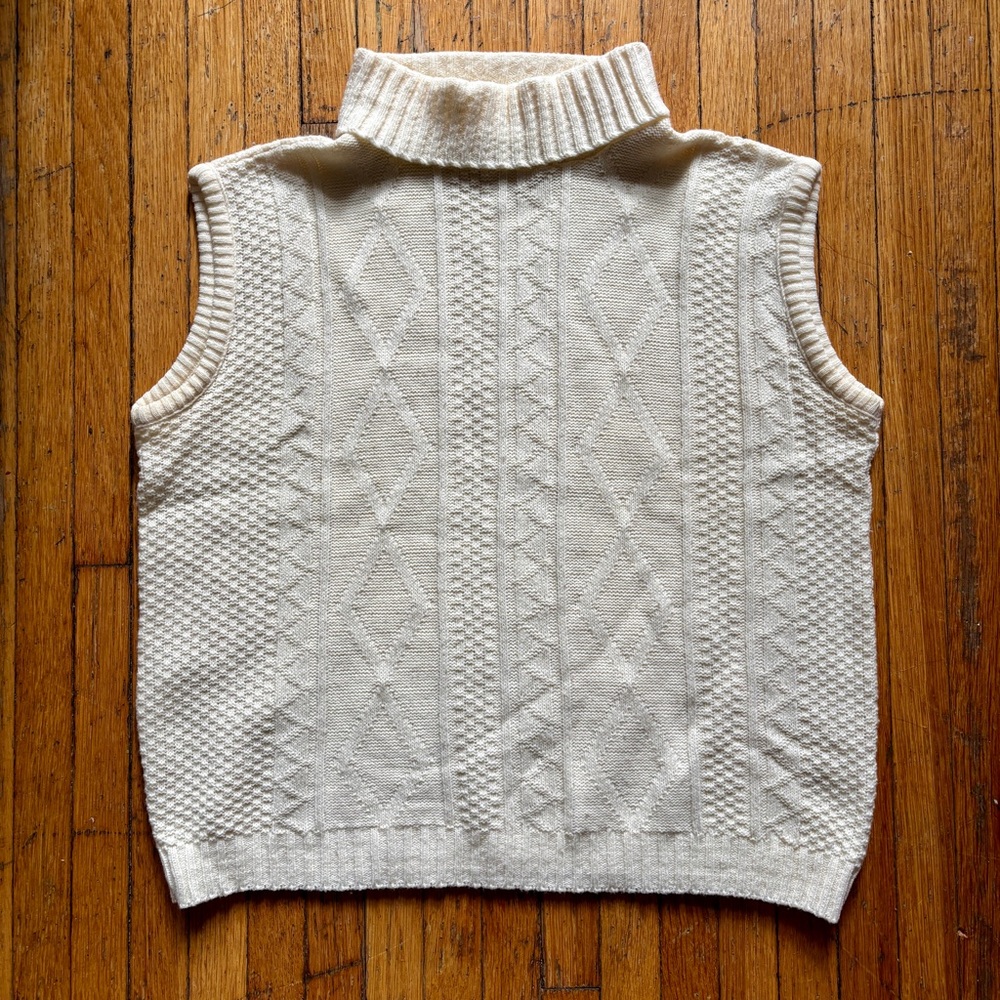 Vintage cream roll-neck turtleneck sleeveless sweater vest